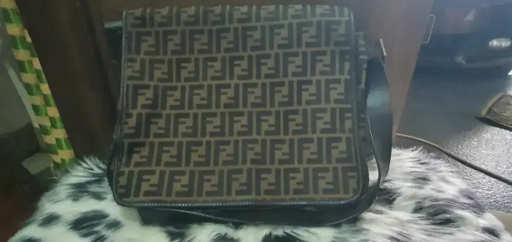 Fendi FF Tas laptop slempang / sling bag