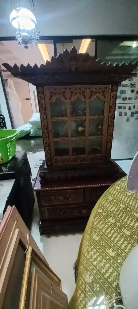 DIJUAL CEPAT ! 
lemari palembang antik dan unik,kondisi msh bagus.