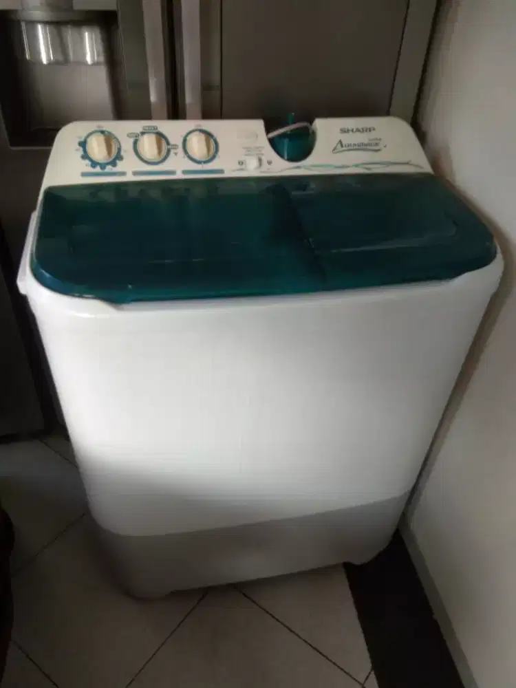 Mesin Cuci Sharp 2 tabung.
