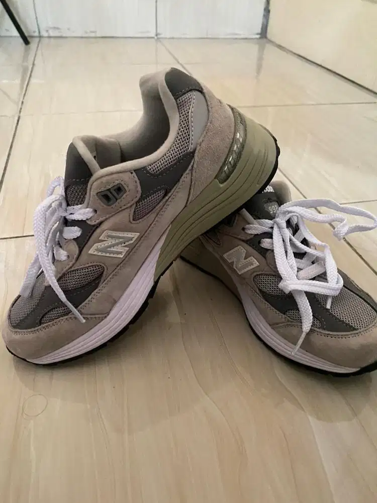 Sepatu NB 992 grey