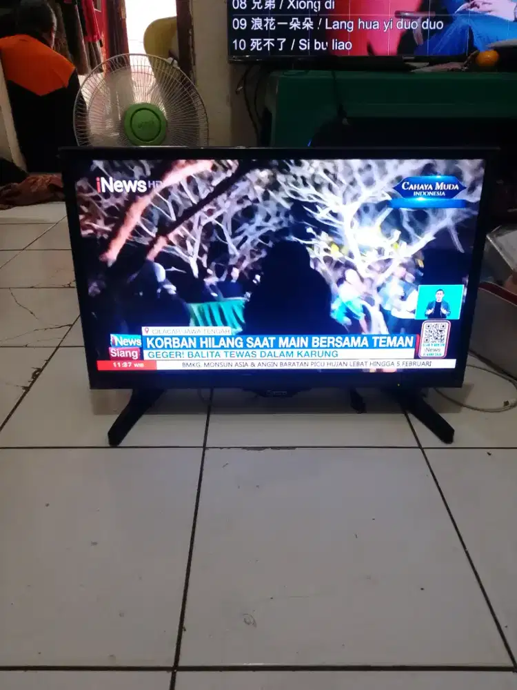 BU led tv digital 24 inch merk coocaa 24e2000t kondisi normal & bagus