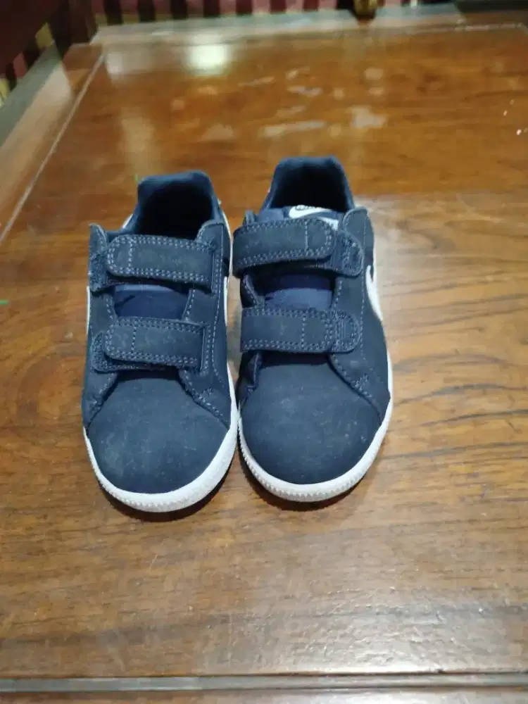 Sepatu anak nike