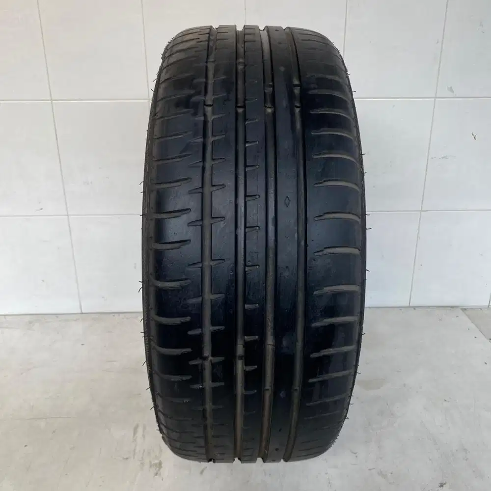 Accelera Phi Ring 19 215 35 Ban R19 Michelin Toyo Yokohama Continental