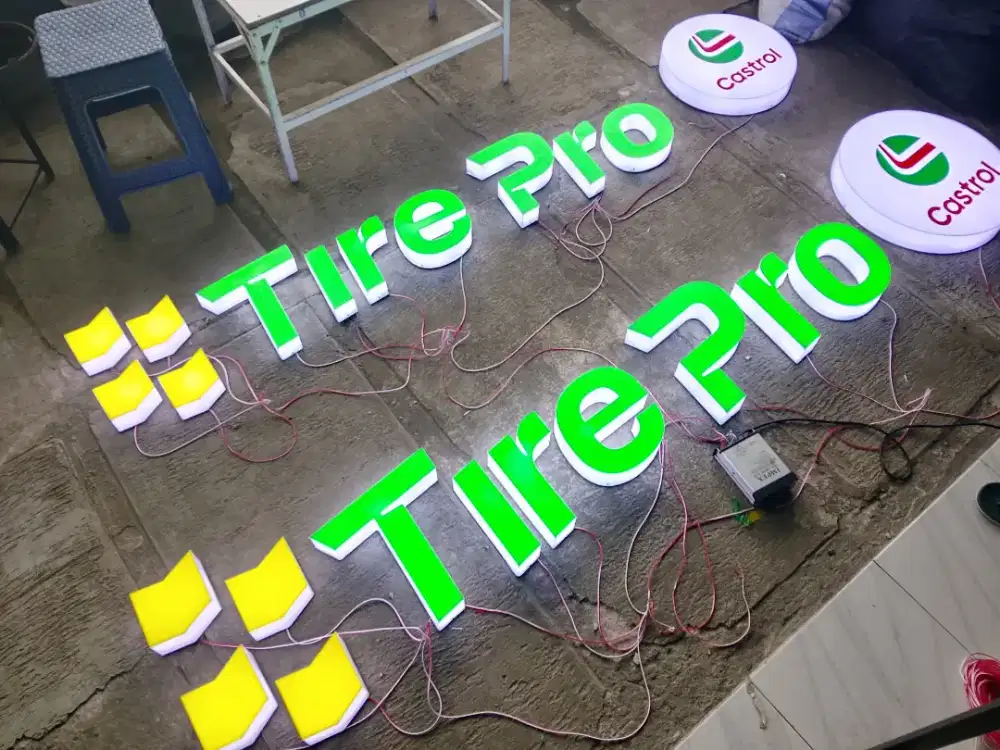 Papan nama neonbox huruf timbul bilbaord reklame