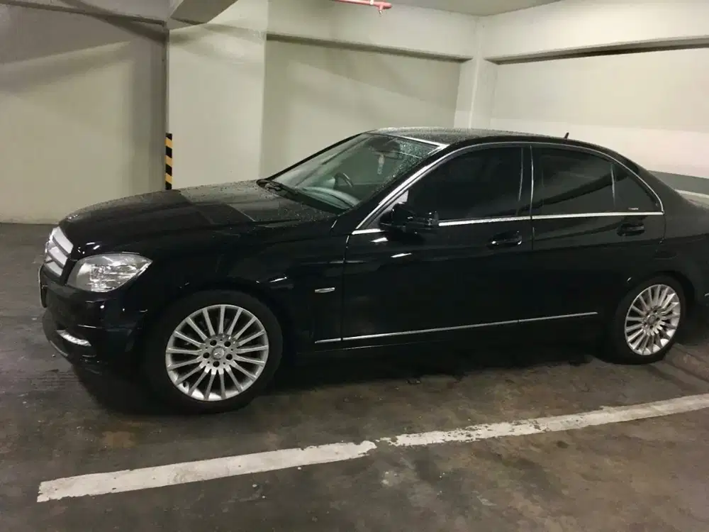Jual Mercedes Benz C300 AT Hitam Surabaya