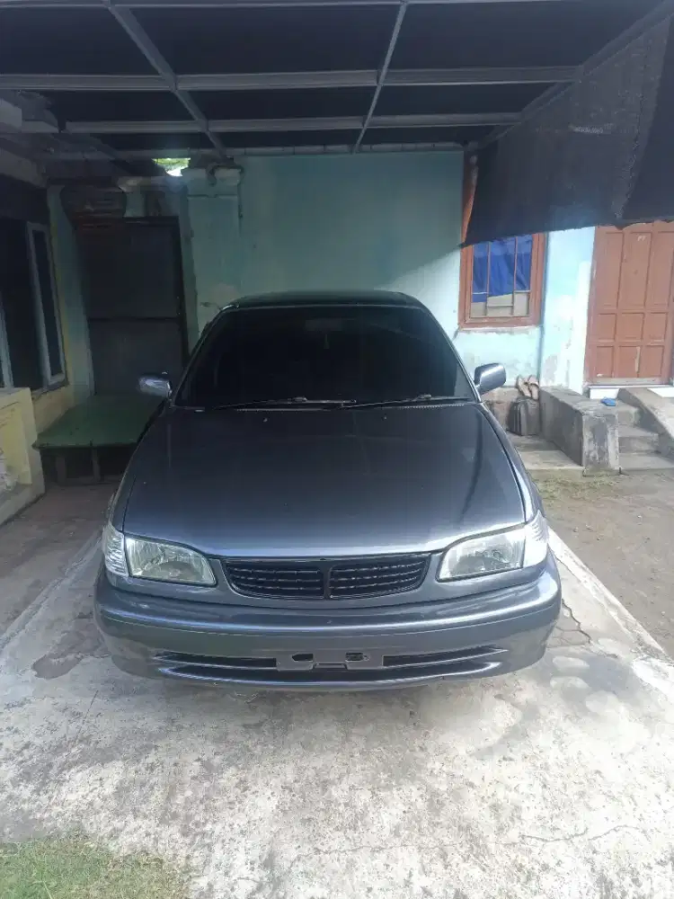 Mobil toyota Corolla tahun 1998