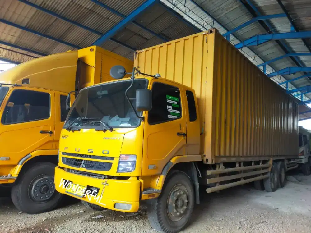 Mitsubishi Fuso 6×2 FN61Long 270PSHD Tronton  BoxBesi9.8mtr Solar Hino