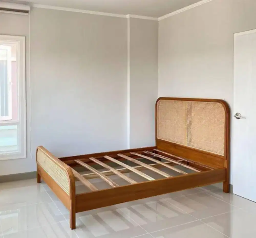 Tempat tidur/depan rotan