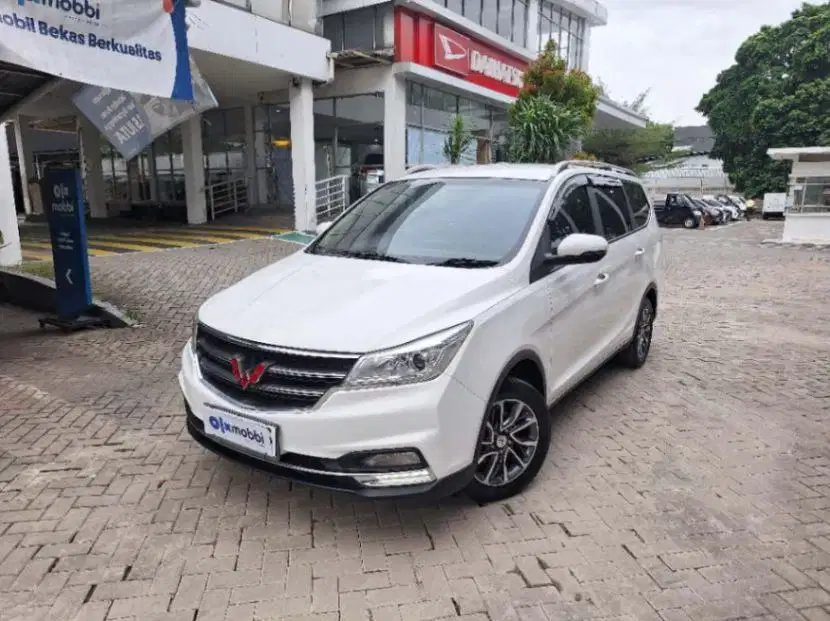 DP Rendah  7JT - Wuling Cortez 1.8 C Luxury Plus Bensin-AT 2018 Putih
