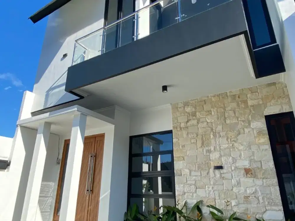 RUMAH MEWAH 2 LANTAI TENGAH KOTA MOJOKERTO