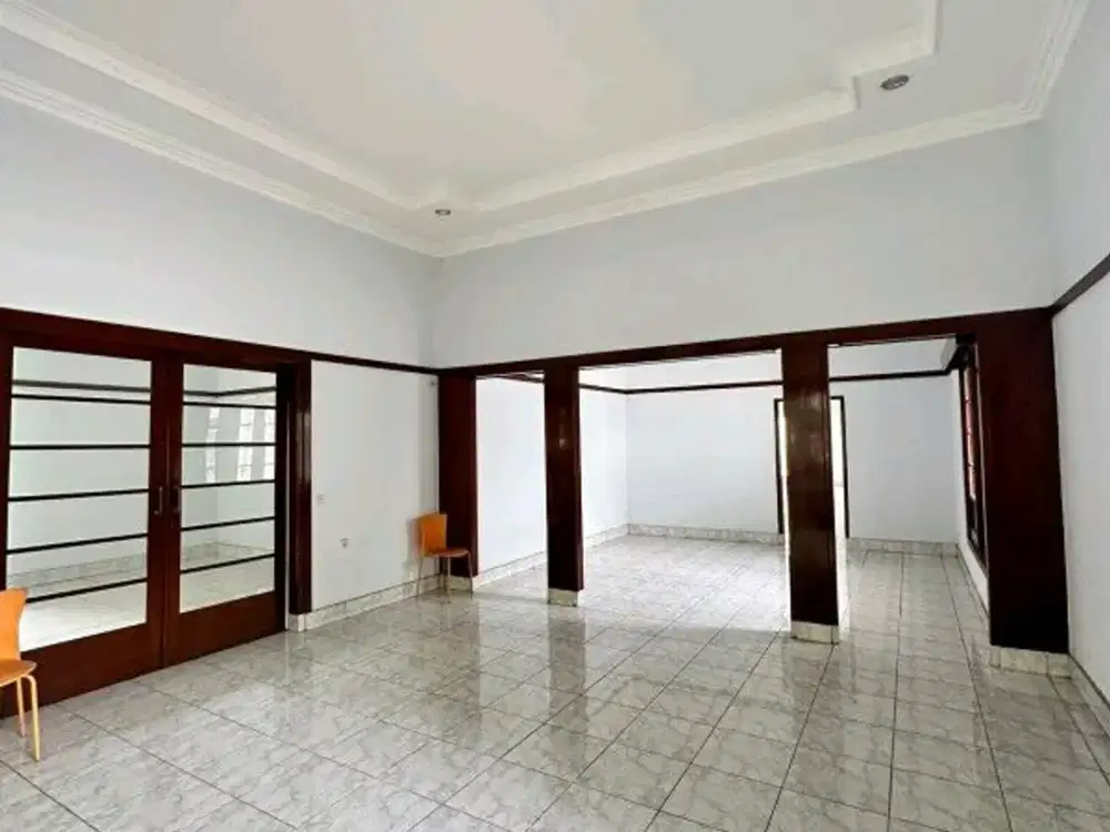 Di Jual Rumah Heritage Bangunan Belanda Di Main Road Cilamaya Ref.05159