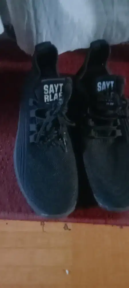 sepatu pria dan wanita