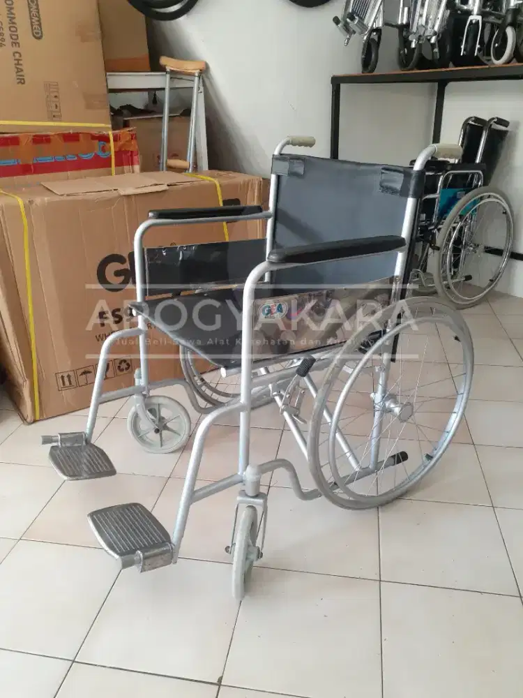 Kursi roda standart jumbo bekas