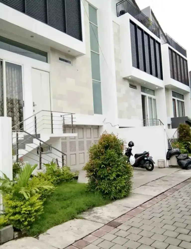 VILLA BELAKANG PLAZA RENON DENPASAR