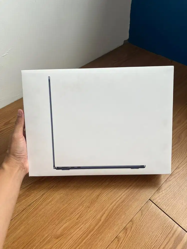 iBox BNIB SEGEL MacBook Air M2 16/256 Midnight