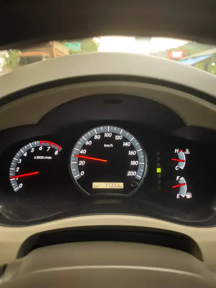 Innova V Luxury 2.0 AT (Bensin Matic)