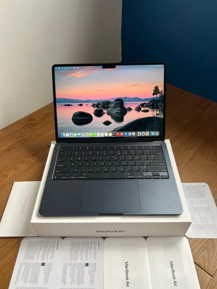 MacBook Air M2 iBox 16/256 GARANSI ON Panjang