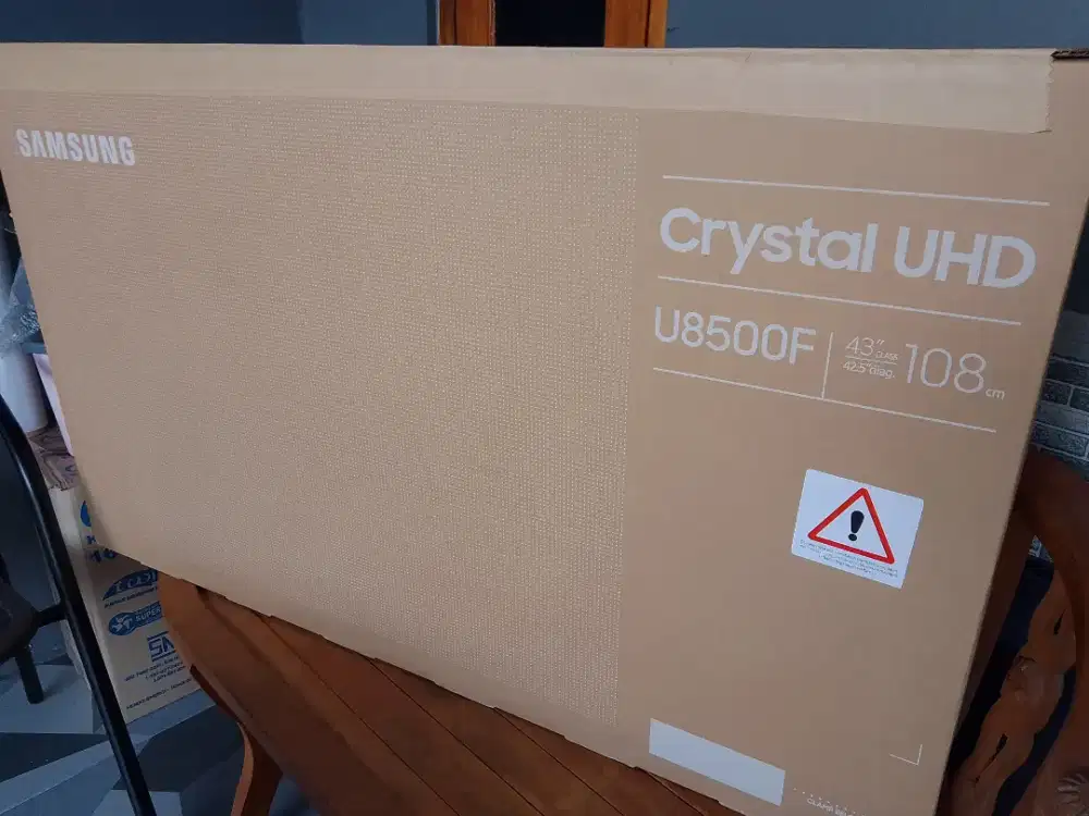 Samsung smart tv 43 inch 43U8500F 4K remot solarcell