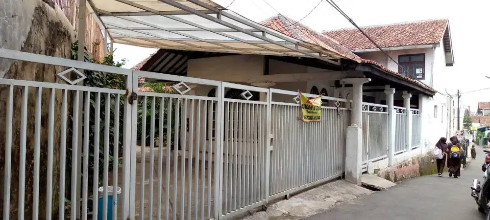DIJUAL RUMAH LOKASI STRATEGIS & BEBAS BANJIR!