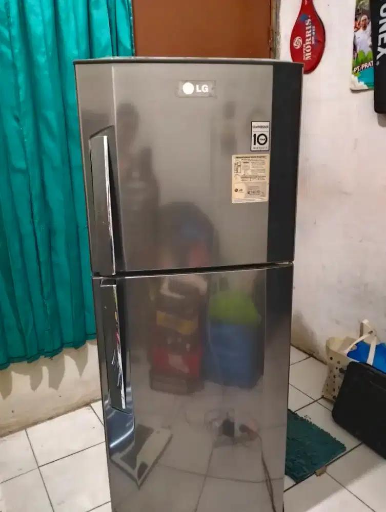 Kulkas bekas LG