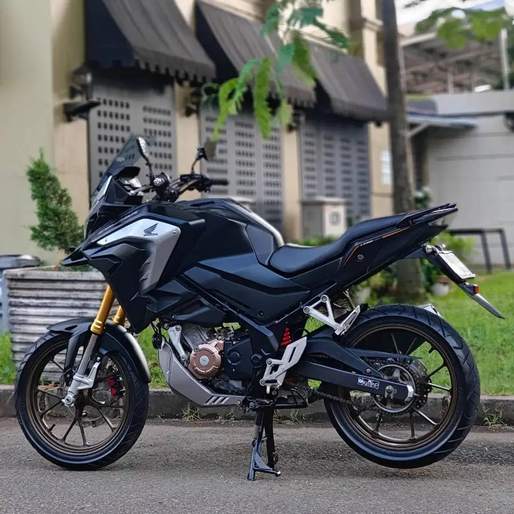 HONDA CB150X 2023 HITAM SILVER KM 7K PAJAK HIDUP FULL RAWATAN