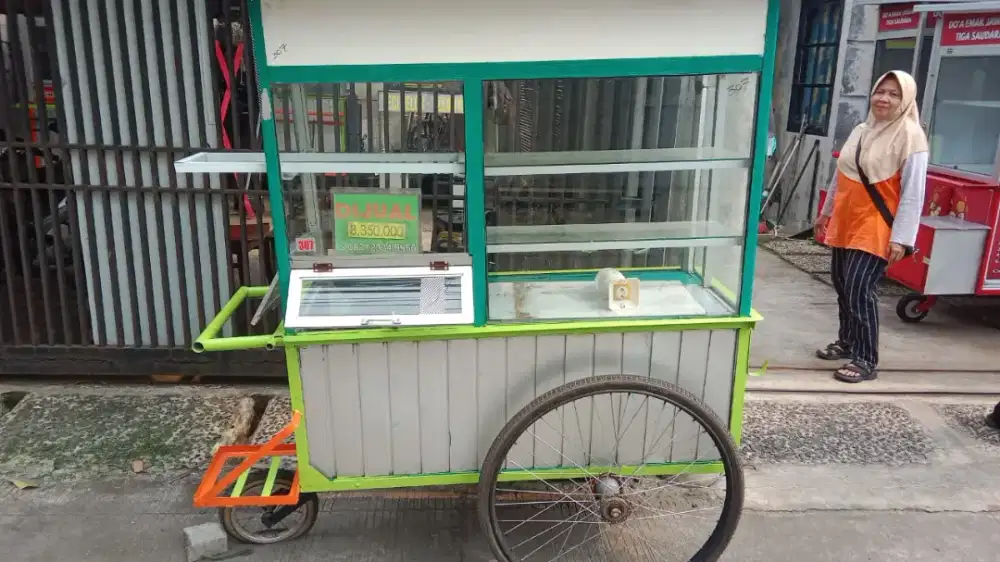 Gerobak bekas gorengan