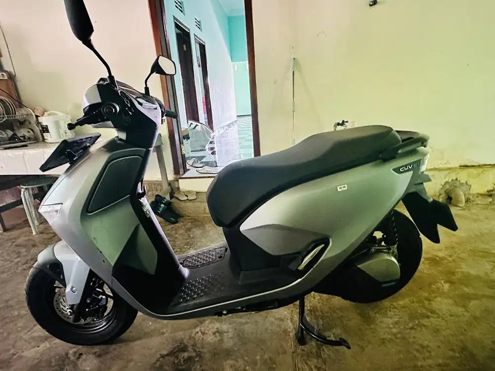 Sepeda motor listrik honda