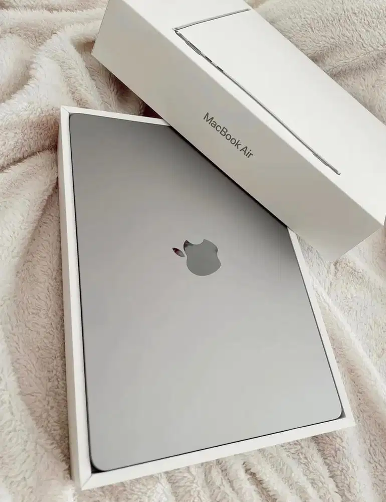 macbook air 13 m4 16/256 gb new garansi resmi ibox 12 bulan