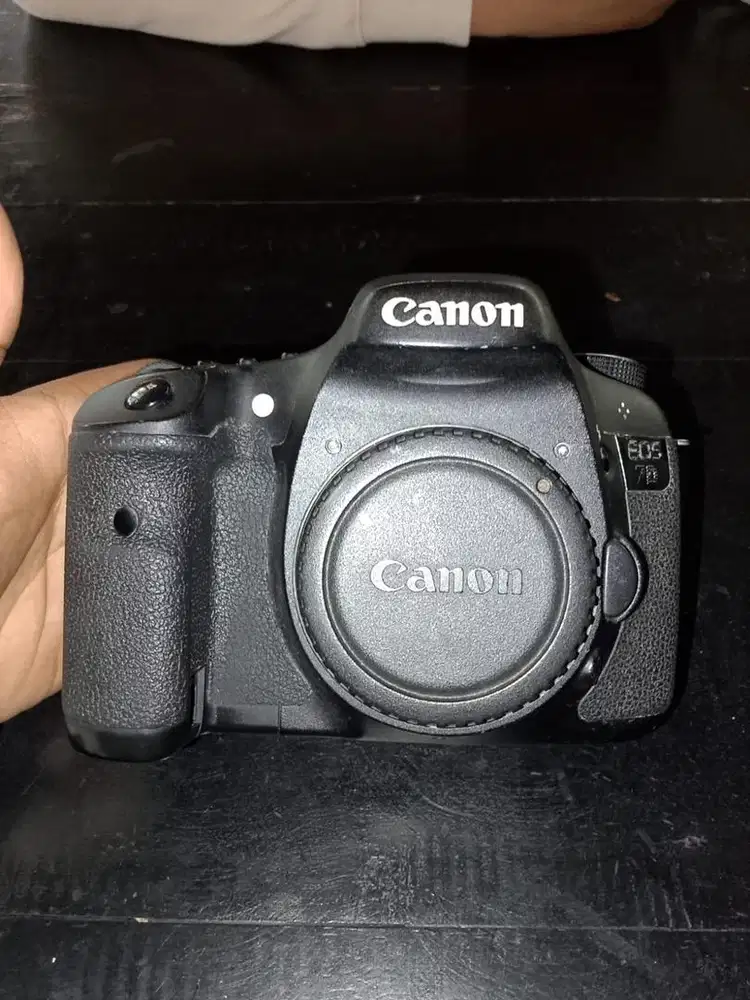 Canon EOS 7D + Lensa 18–55mm | Paket Lengkap | Minus Viewfinder