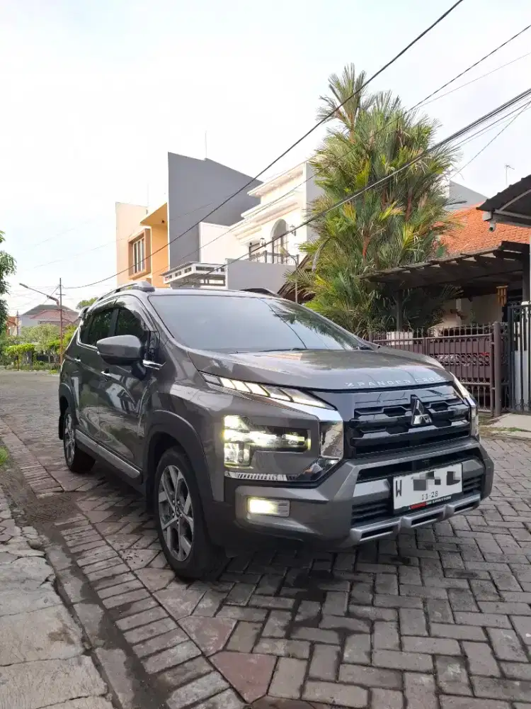 Xpander Cross Premium Plus 2022 AT Matic Coklat Low KM