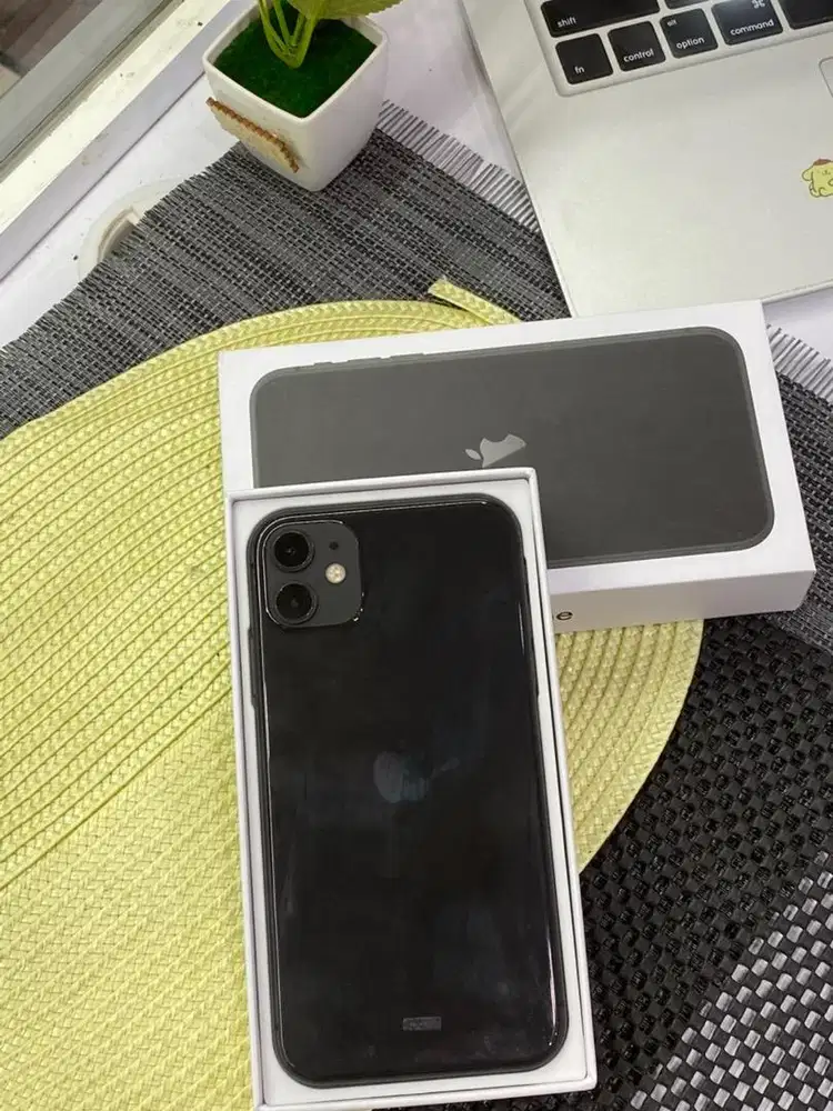 iPhone 11 64gb hitam garansi ibox resmi