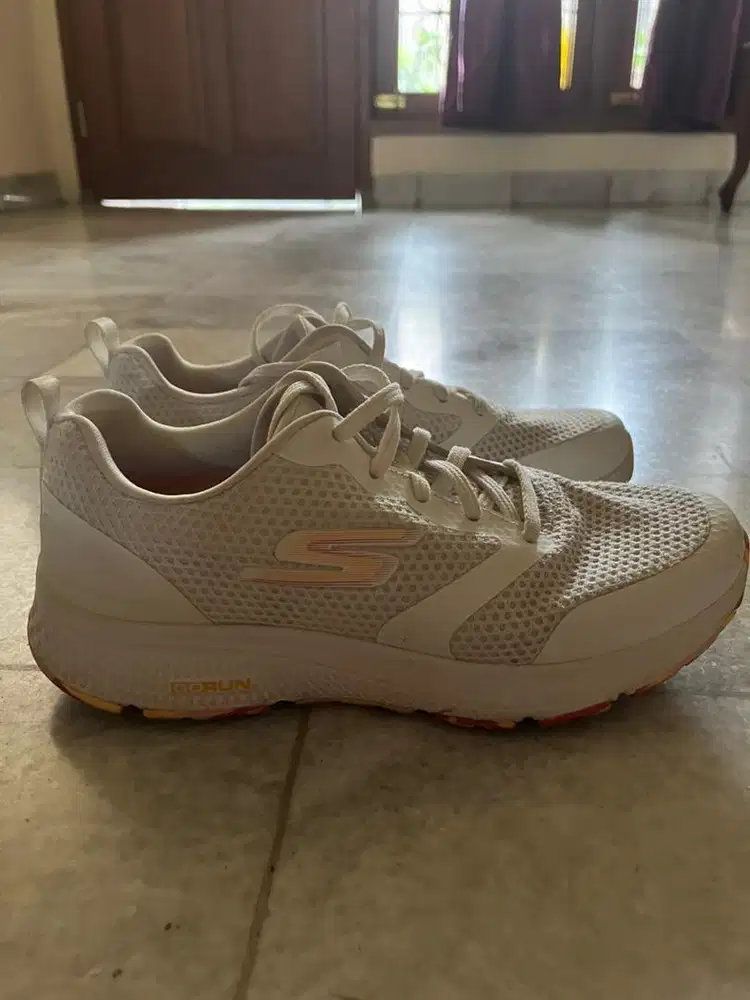 Skechers woman running original