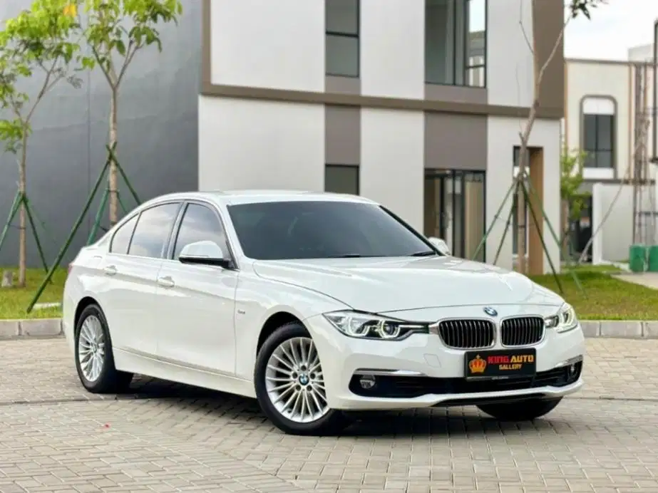 BMW 320i 2018 Luxury Antik Low KM
