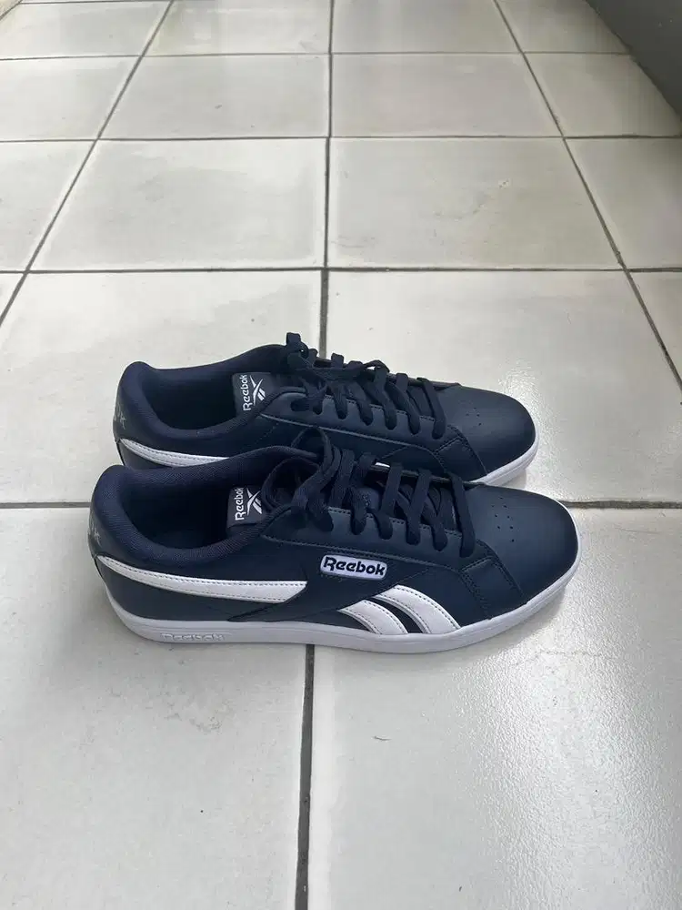 SEPATU REEBOK CASUAL
