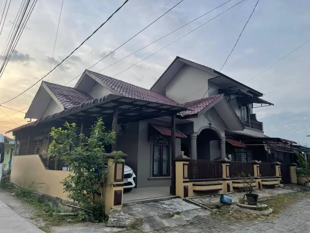 Dijual Rumah dengan perabotnya 2 Lantai Siap Huni, Lokasi Strategis