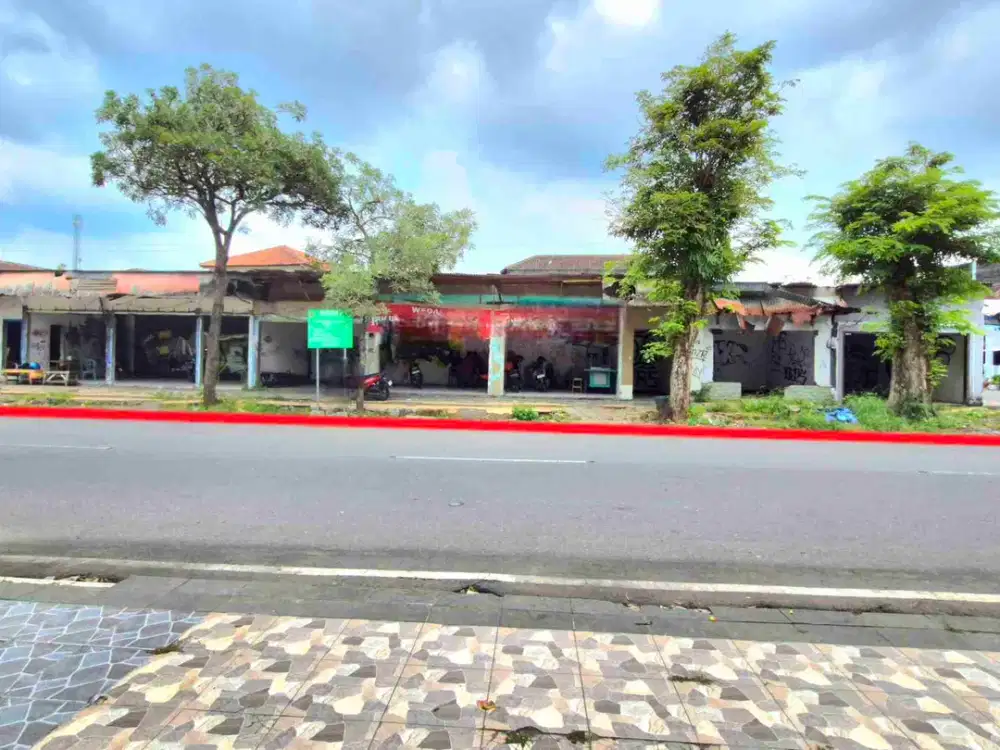 Tanah Komesil ada Bangunan Ruko Pusat Bisnis Tengah Kota Karanganyar