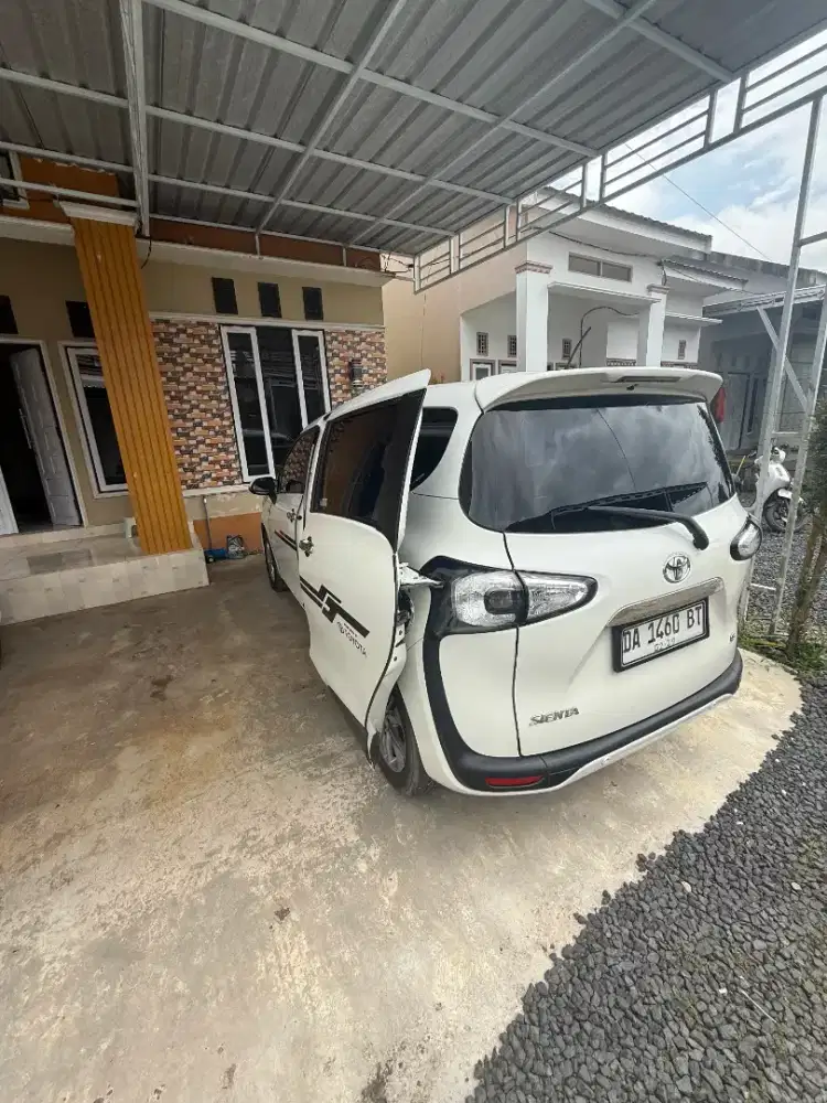 Toyota Sienta 1.5 G manual pintu otomatis istimewa terawat