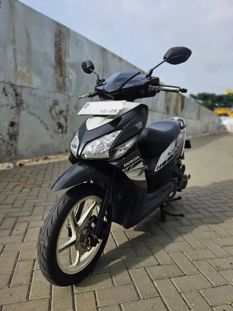 Honda Vario CW 110Cc Hitam-Putih tahun 2010