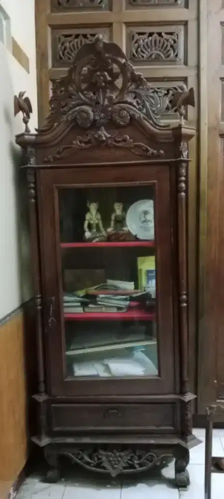 Lemari Ukir Unik