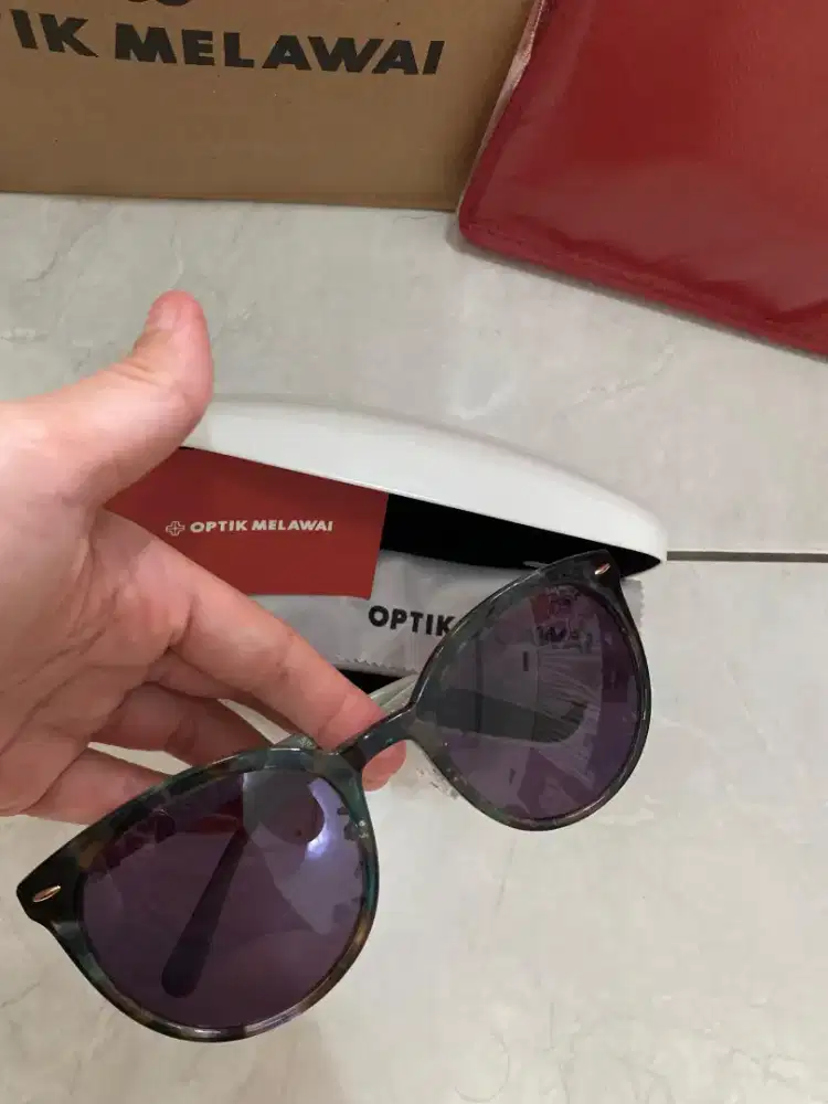 Kacamata Wanita (Gaya)