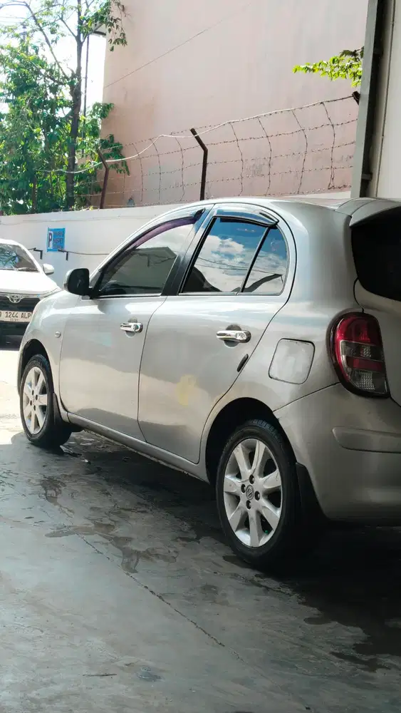 Nissan March 2011 Bensin