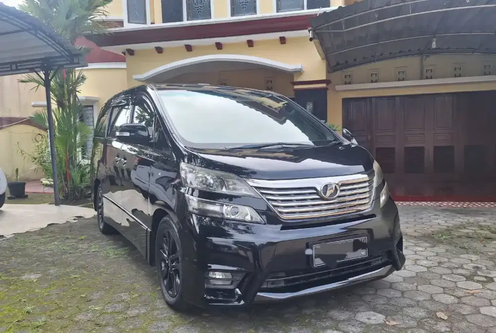 TOYOTA VELLFIRE HITAM 2010