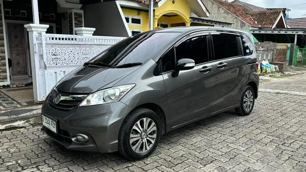 Dijual Honda Freed PSD 2013 Tipe tertinggi