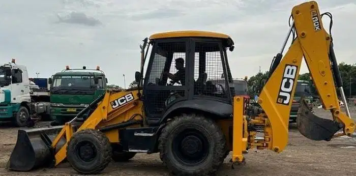 Dijual Backhoe Loader JCB 3CX Tahun 2014