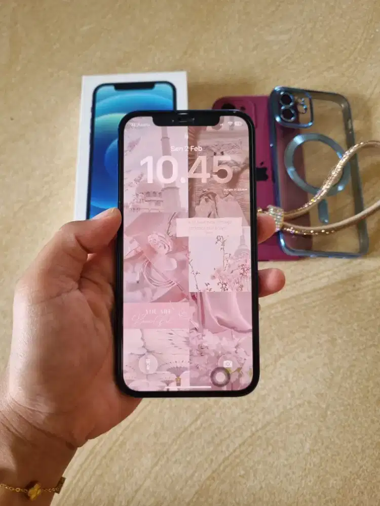 Bismillahirrahmanirrahim dijual BU CEPAT HP Iphone 12 - 64GB IBOX blue