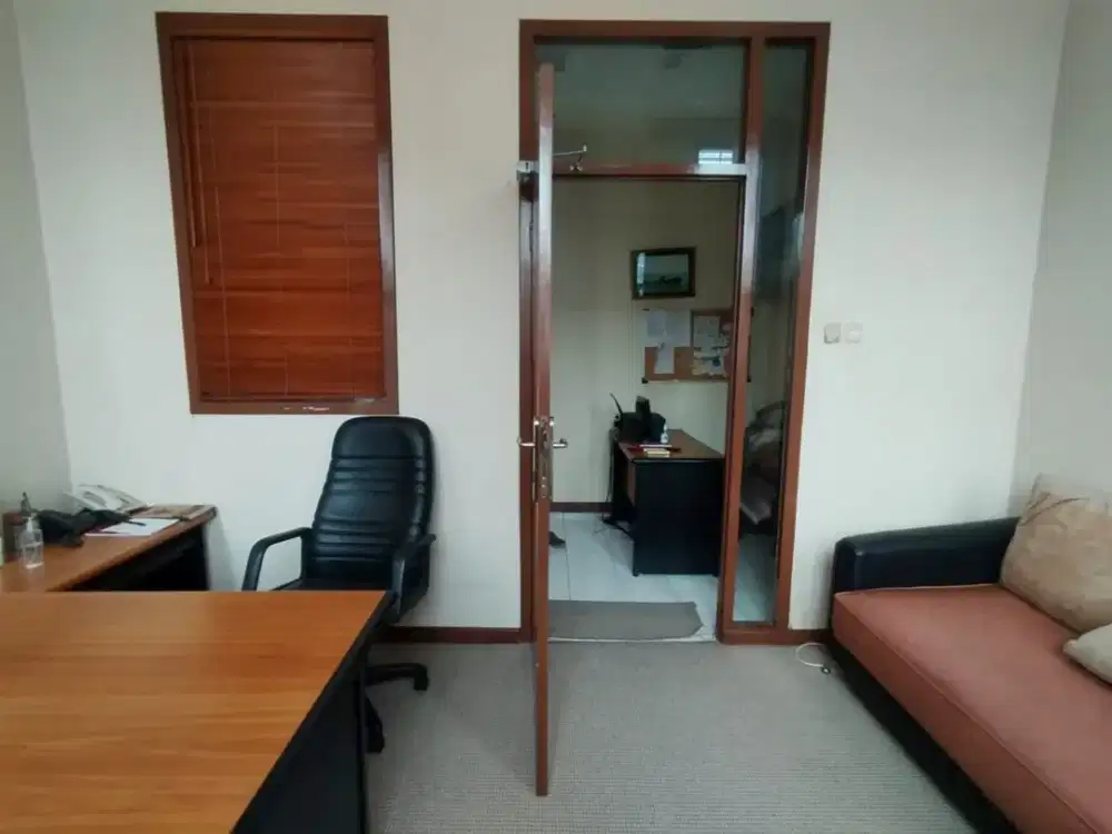 Dijual Cepat Ruko 2 Lantai Hibrida Raya Kelapa Gading, Jalan Cor Beton Semi Furnish, Lokasi Ramai Strategis