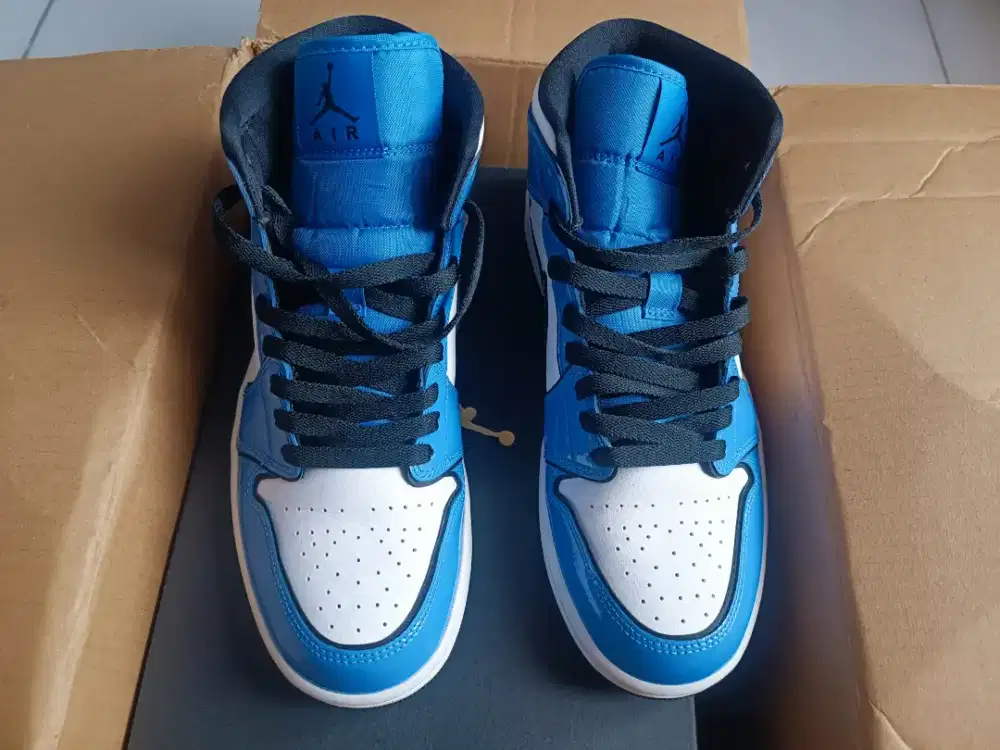 Air Jordan Mid Signal Blue