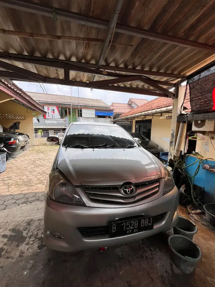 Toyota Kijang Innova 2011 Bensin