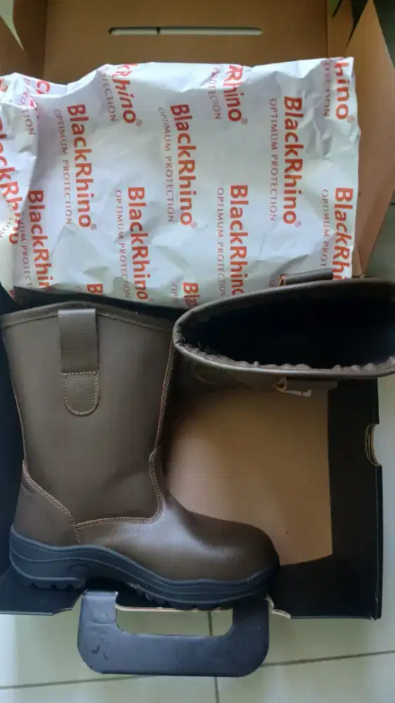 Sepatu safety Blackrhino