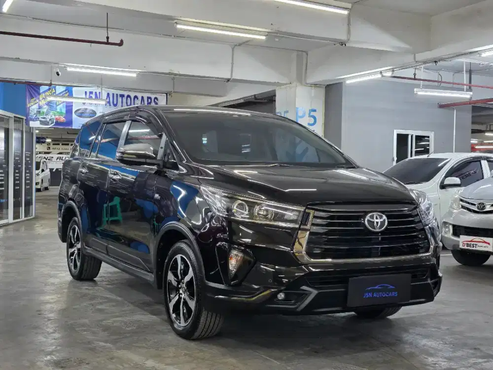 TOYOTA INNOVA VENTURER AT BENSIN 2.0 2022 HITAM